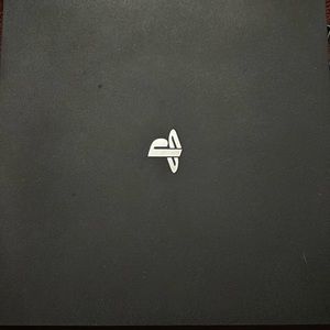 Comes with all connections with a gold controller. With a charger.